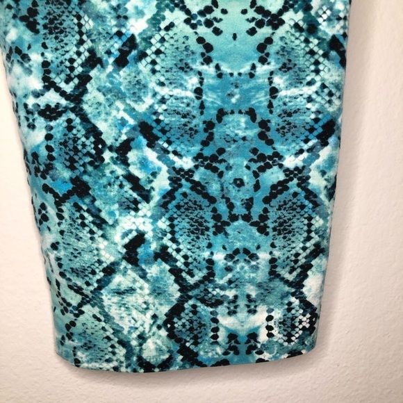 Liz Claiborne teal snake print cropped pants - Picture 9 of 14